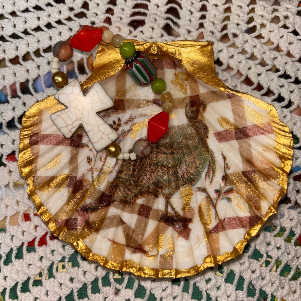 Hand crafted Decoupage Shell. - Picture 9 of 11
